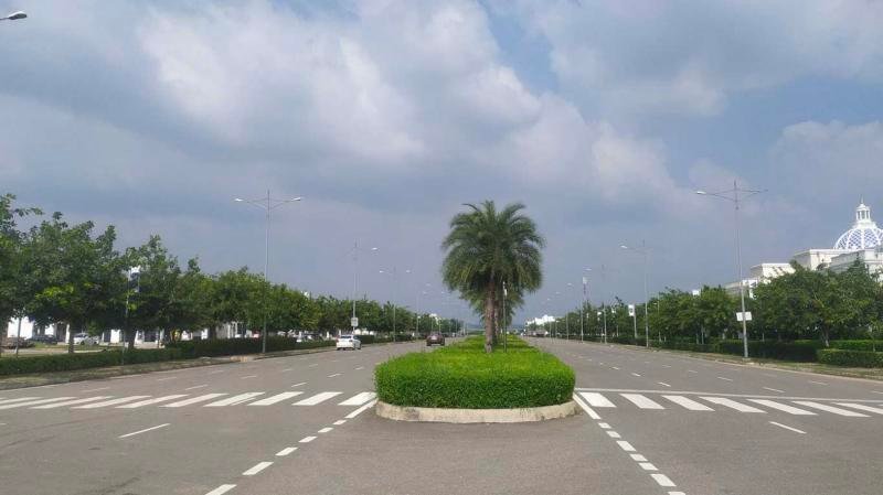 Wide boulevard with central greens at DLF Hyde Park, New Chandigarh